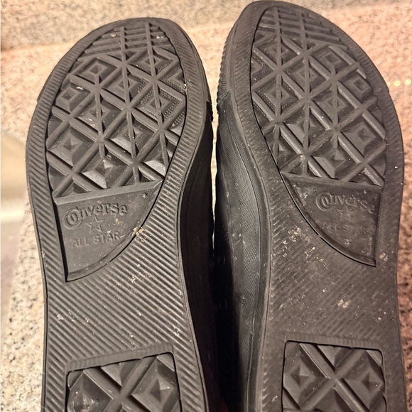 Black converse - Picture 2 of 6